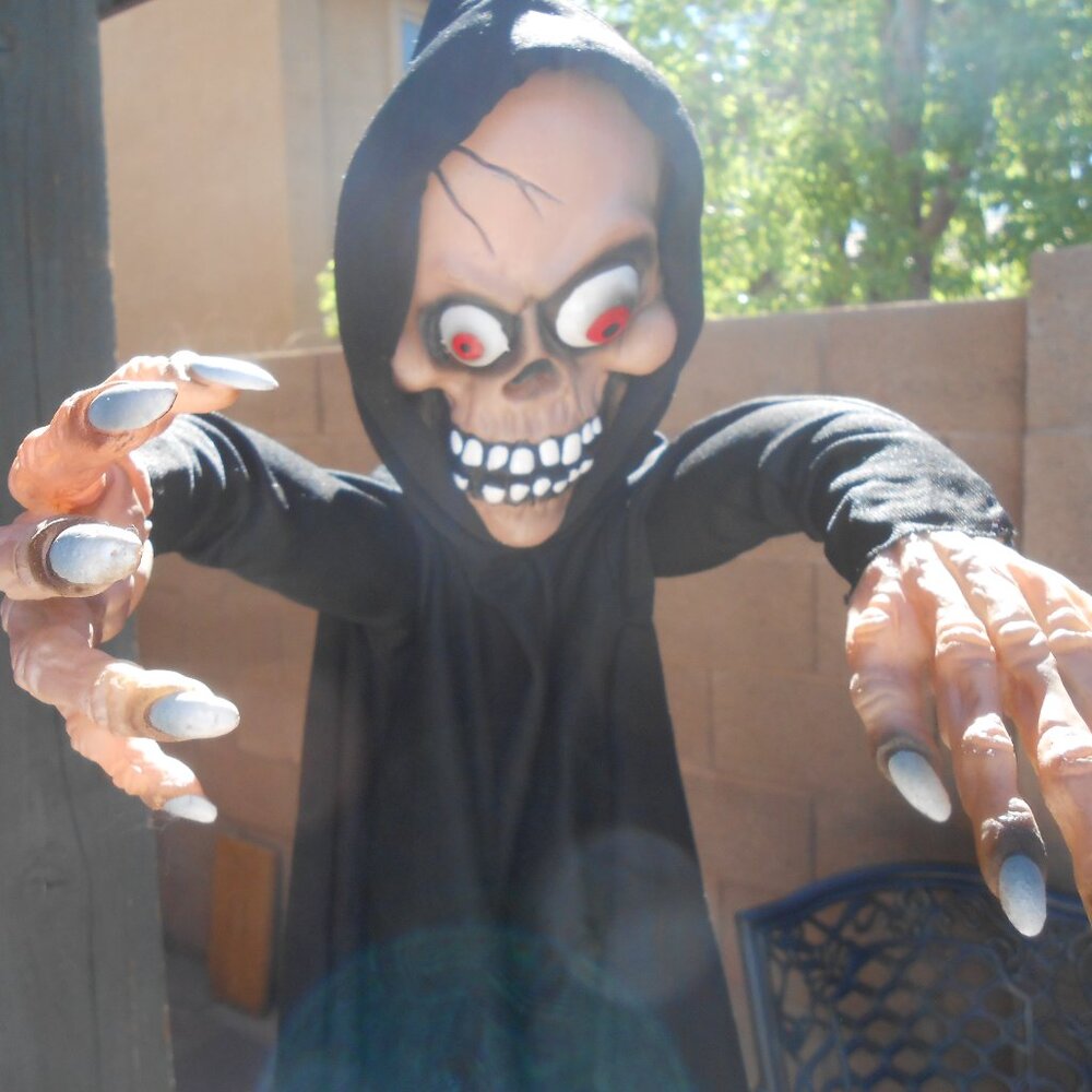 SCARY HANGING BLACK WITCH w/ RUBBER FACE & HANDS 19" HALLOWEEN PROP